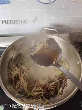 猴腿炒土豆丝的做法步骤：20