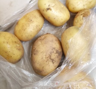 梅花肉炖土豆的做法步骤：1