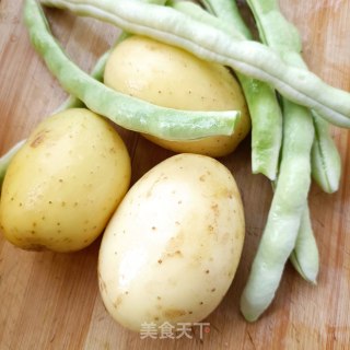梅花肉炖土豆的做法步骤：2