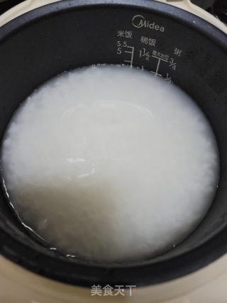 皮蛋瘦肉粥的做法步骤：2
