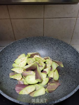 咸鱼烧紫茄子的做法步骤：4