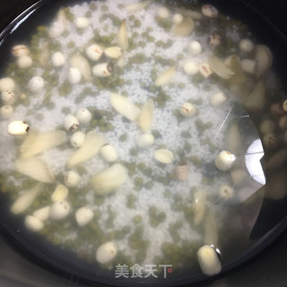 绿豆莲子百合粥的做法步骤：2