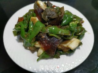 辣椒炒皮蛋的做法步骤：9