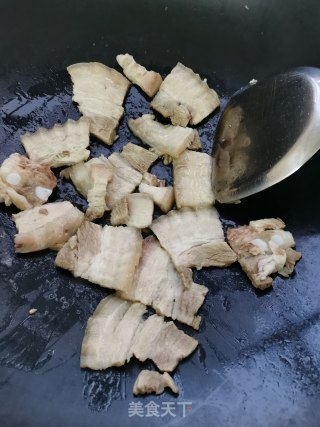 五花肉炒佛手瓜苗的做法步骤：5