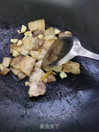 五花肉炒佛手瓜苗的做法步骤：6