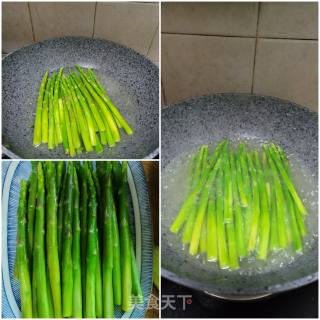 白灼牛肉拼芦笋的做法步骤：3