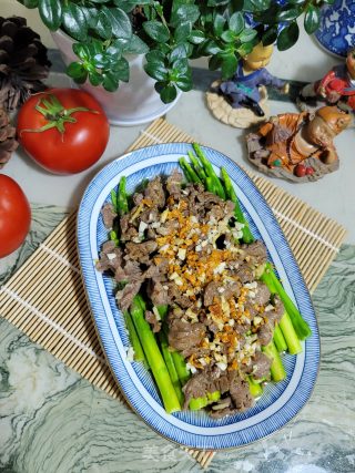 白灼牛肉拼芦笋的做法步骤：9