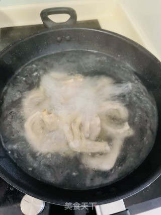 竹荪炖鸭脚的做法步骤：4