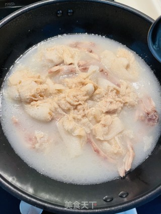 竹荪炖鸭脚的做法步骤：6