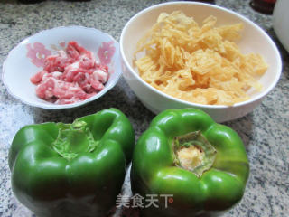 肉丝豆腐皮炒柿子椒的做法步骤：1