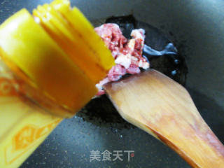 肉丝豆腐皮炒柿子椒的做法步骤：6