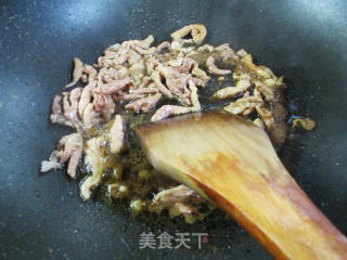 肉丝豆腐皮炒柿子椒的做法步骤：7