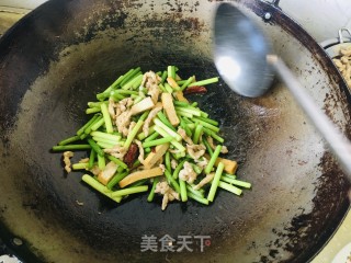 蒜苔过油肉的做法步骤：6