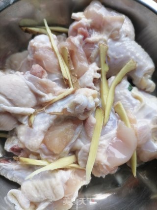 鸡腿烧腐竹的做法步骤：1