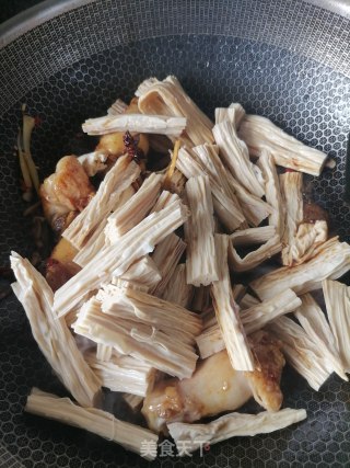 鸡腿烧腐竹的做法步骤：6