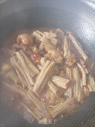 鸡腿烧腐竹的做法步骤：8
