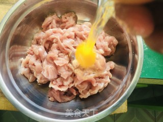 过油肉的做法步骤：1