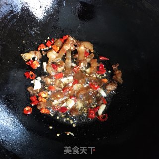 香菇炒蚕豆的做法步骤：2