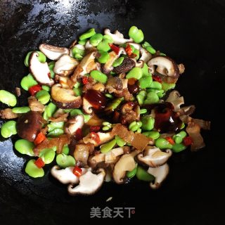 香菇炒蚕豆的做法步骤：4