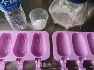 自制盐水棒冰的做法步骤：1