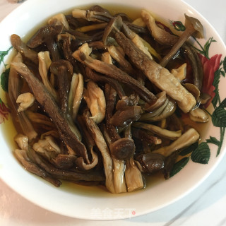肉片炒菌菇腐竹的做法步骤：1