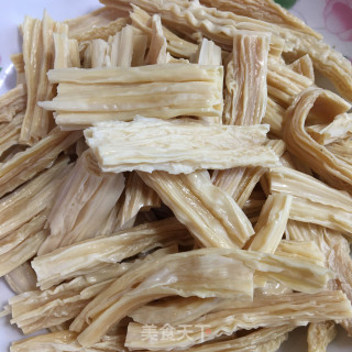 肉片炒菌菇腐竹的做法步骤：2