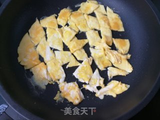 西葫芦子姜炒鸡蛋的做法步骤：3