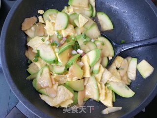 西葫芦子姜炒鸡蛋的做法步骤：7