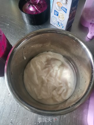 火龙果酸奶棒冰的做法步骤：2