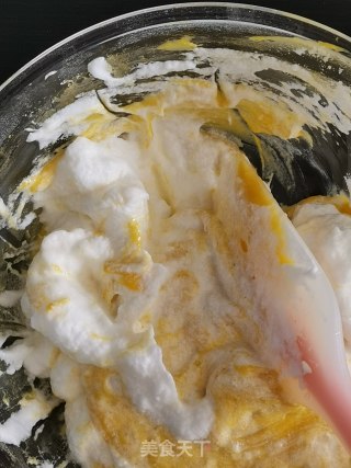 暖阳般温暖的爱～南瓜花生碎戚风蛋糕的做法步骤：17