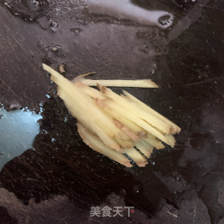 黄豆酱蒸鲫鱼的做法步骤：2