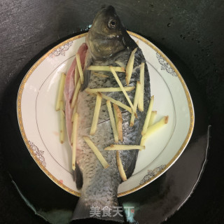 黄豆酱蒸鲫鱼的做法步骤：4