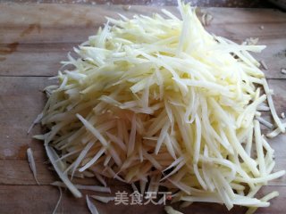 虾皮土豆馅饼的做法步骤：2