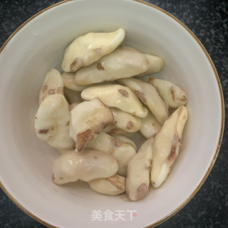 菱角排骨汤的做法步骤：2