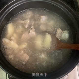 菱角排骨汤的做法步骤：7