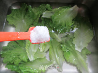 生菜鸡胸肉沙拉的做法步骤：2