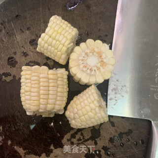 菱角玉米排骨汤的做法步骤：3