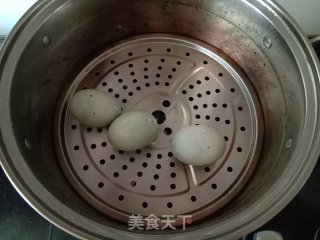 香菇花生拌皮蛋的做法步骤：2