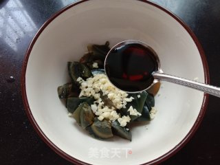 香菇花生拌皮蛋的做法步骤：5