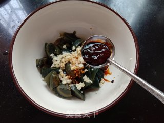 香菇花生拌皮蛋的做法步骤：7
