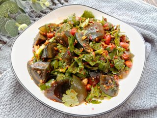 香菇花生拌皮蛋的做法步骤：12