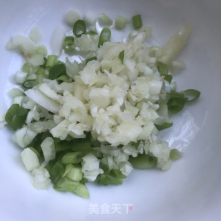 蒜香浇汁秋葵的做法步骤：5