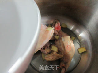 鹌鹑蛋猪肚鸡汤的做法步骤：4