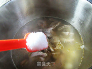 鹌鹑蛋猪肚鸡汤的做法步骤：10