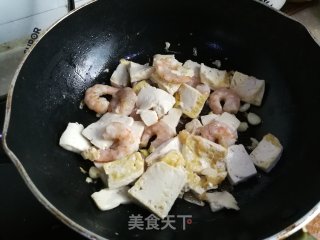 红烧豆腐虾仁的做法步骤：4