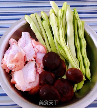 #炖菜#豆角焖鸡翅根的做法步骤：1