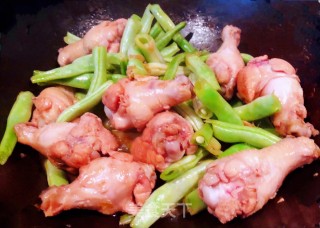 #炖菜#豆角焖鸡翅根的做法步骤：7