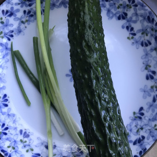 黄瓜炒鸡蛋的做法步骤：2