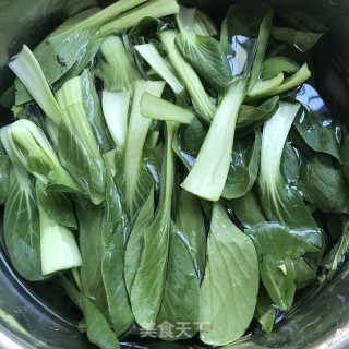 茶油炒青菜的做法步骤：1