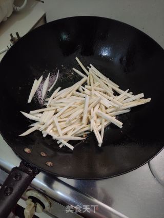 茭白炒三丝的做法步骤：5